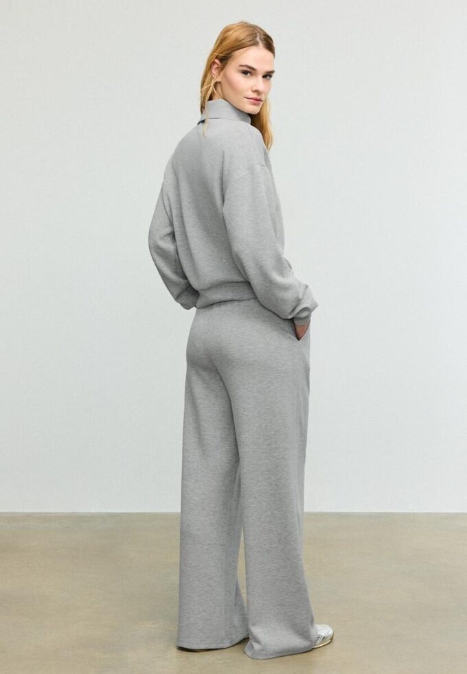 Soft Touch-Hose mit Abnähern Soft Touch-Hose mit Abnähern