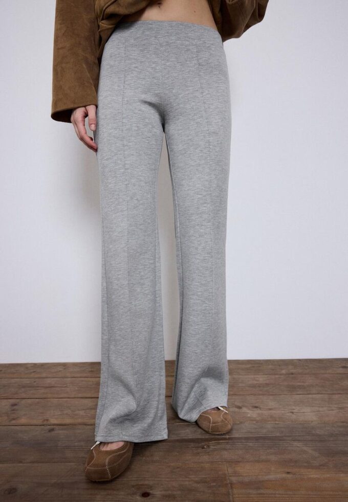 Soft Touch-Hose mit Schlag und Nahtdetail vorne