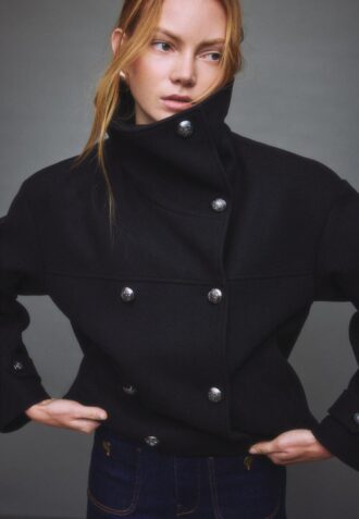Soft Touch-Jacke mit Überkreuzverschluss und hohem Kragen