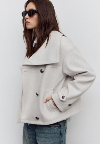 Soft Touch-Jacke mit Überkreuzverschluss und hohem Kragen