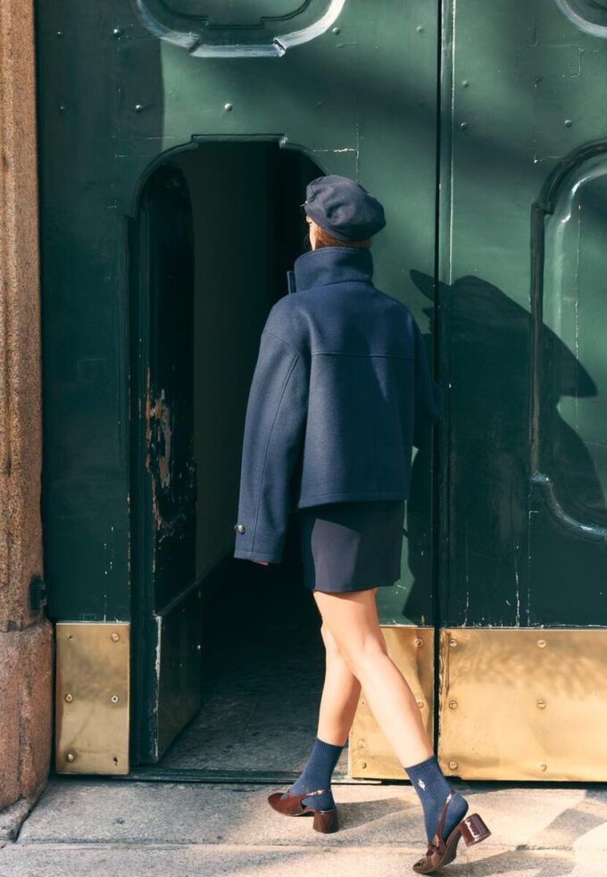 Soft Touch-Jacke mit Überkreuzverschluss und hohem Kragen
