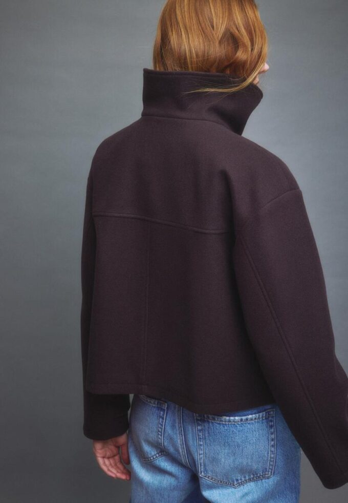 Soft Touch-Jacke mit Überkreuzverschluss und hohem Kragen Soft Touch-Jacke mit Überkreuzverschluss und hohem Kragen