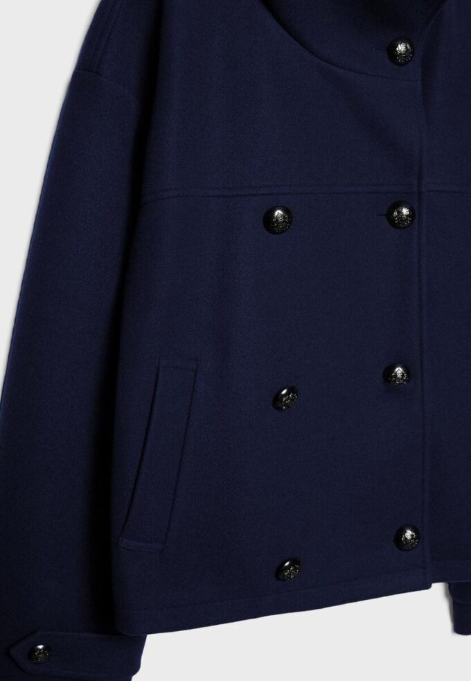 Soft Touch-Jacke mit Überkreuzverschluss und hohem Kragen