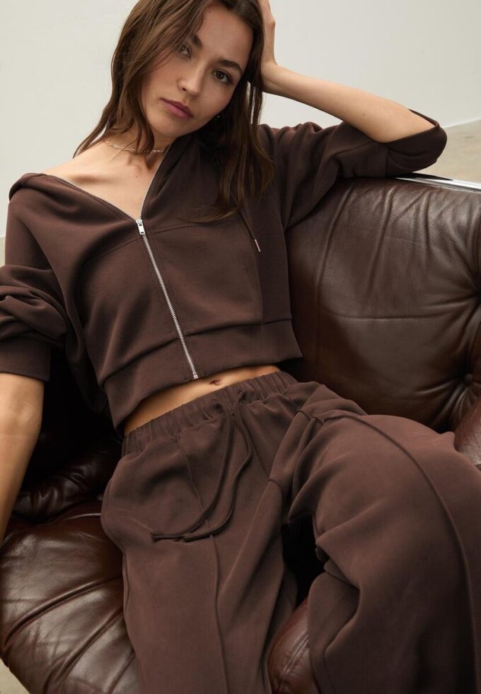 Soft Touch-Jogginghose mit Wide Leg und Nahtdetail vorne Soft Touch-Jogginghose mit Wide Leg und Nahtdetail vorne