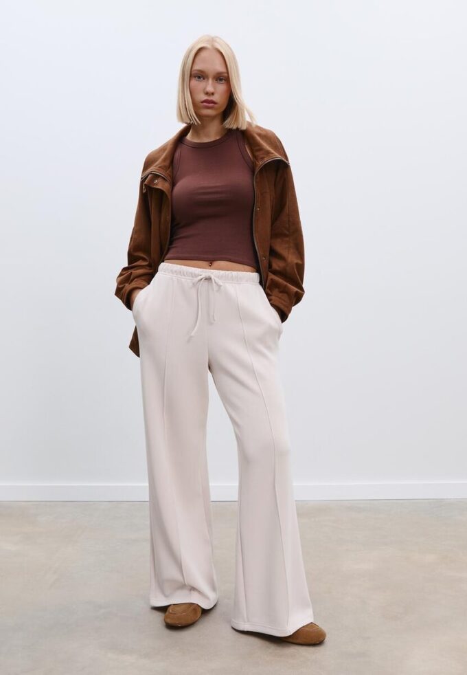 Soft Touch-Jogginghose mit Wide Leg und Nahtdetail vorne Soft Touch-Jogginghose mit Wide Leg und Nahtdetail vorne
