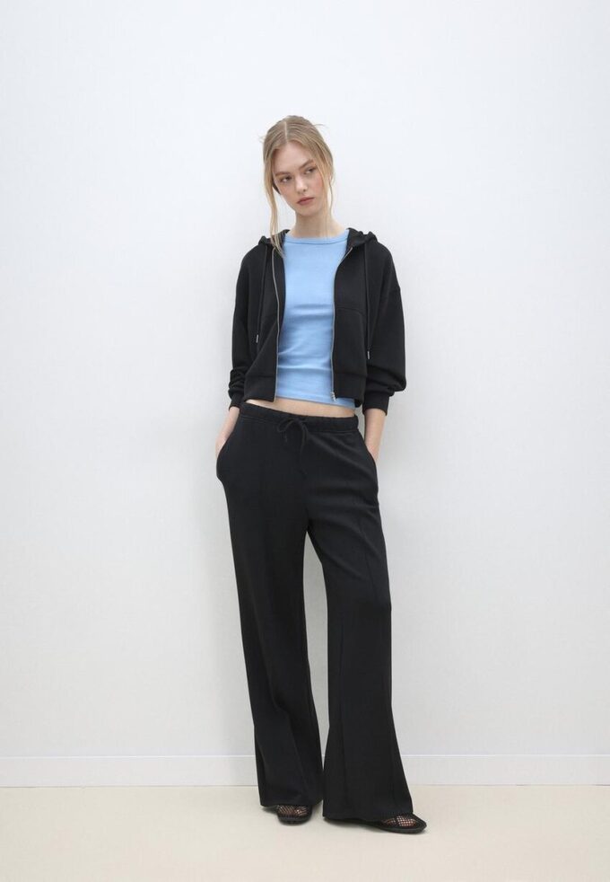 Soft Touch-Jogginghose mit Wide Leg und Nahtdetail vorne Soft Touch-Jogginghose mit Wide Leg und Nahtdetail vorne