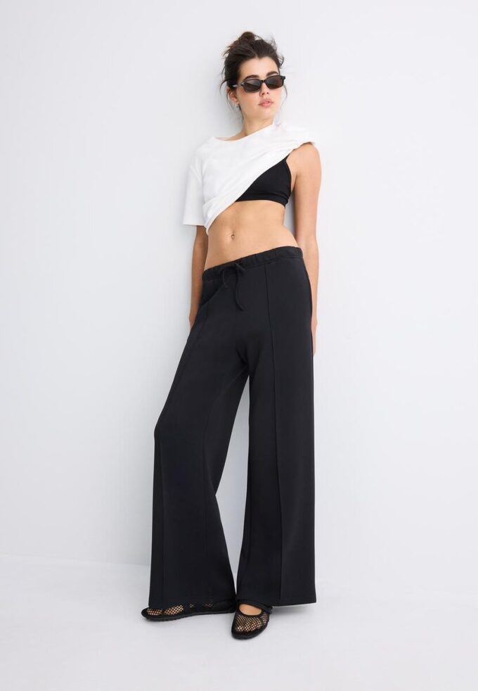 Soft Touch-Jogginghose mit Wide Leg und Nahtdetail vorne Soft Touch-Jogginghose mit Wide Leg und Nahtdetail vorne