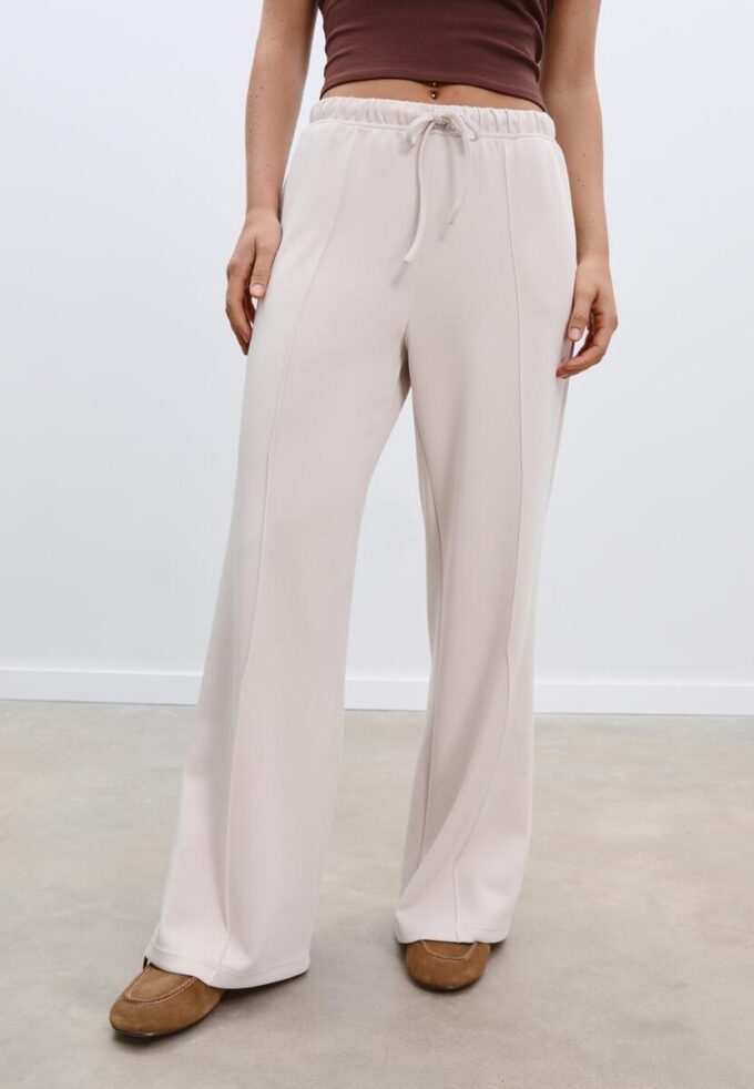Soft Touch-Jogginghose mit Wide Leg und Nahtdetail vorne Soft Touch-Jogginghose mit Wide Leg und Nahtdetail vorne