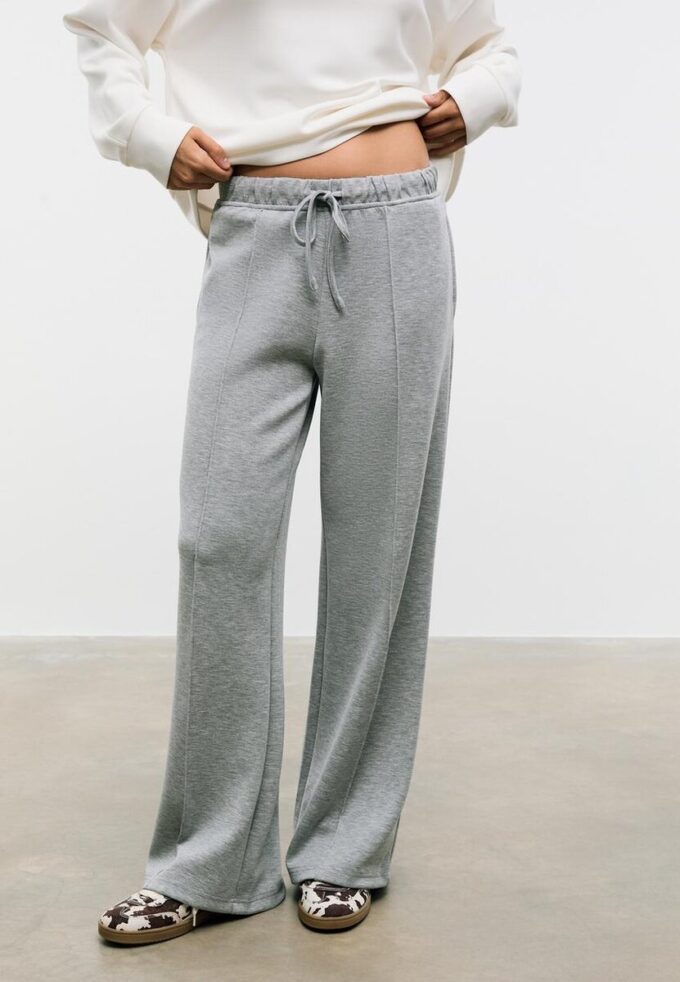 Soft Touch-Jogginghose mit Wide Leg und Nahtdetail vorne Soft Touch-Jogginghose mit Wide Leg und Nahtdetail vorne