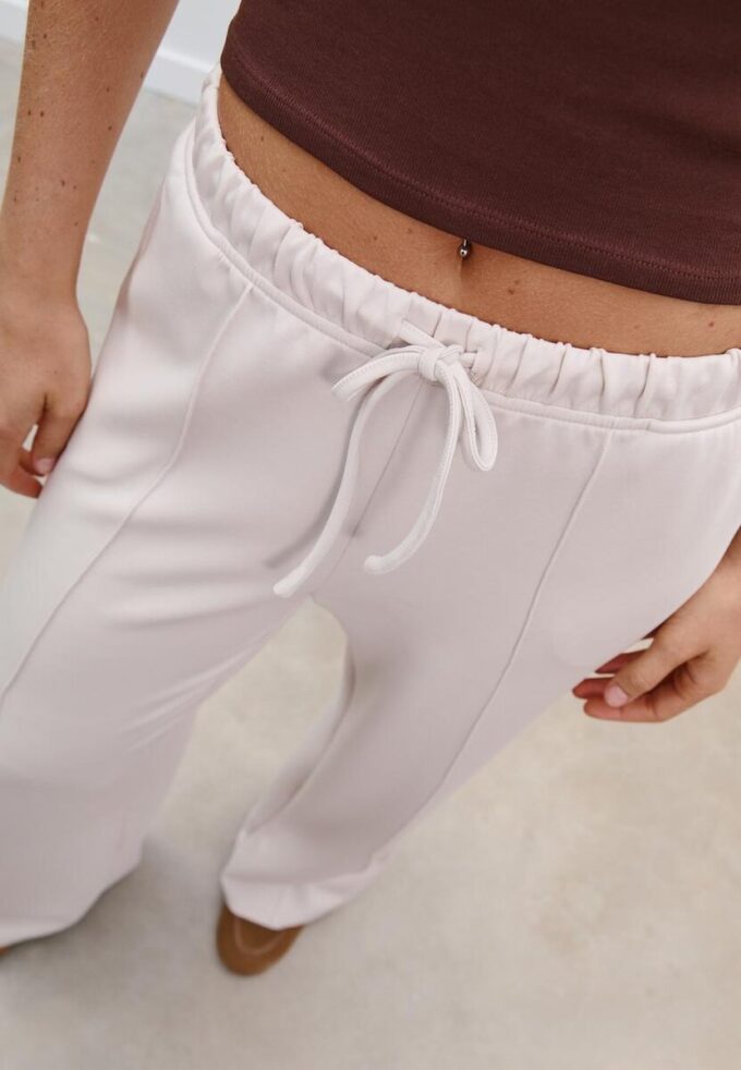 Soft Touch-Jogginghose mit Wide Leg und Nahtdetail vorne Soft Touch-Jogginghose mit Wide Leg und Nahtdetail vorne