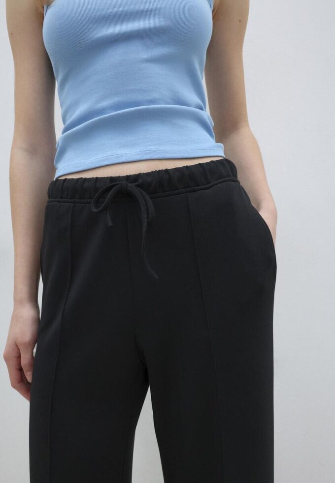 Soft Touch-Jogginghose mit Wide Leg und Nahtdetail vorne Soft Touch-Jogginghose mit Wide Leg und Nahtdetail vorne