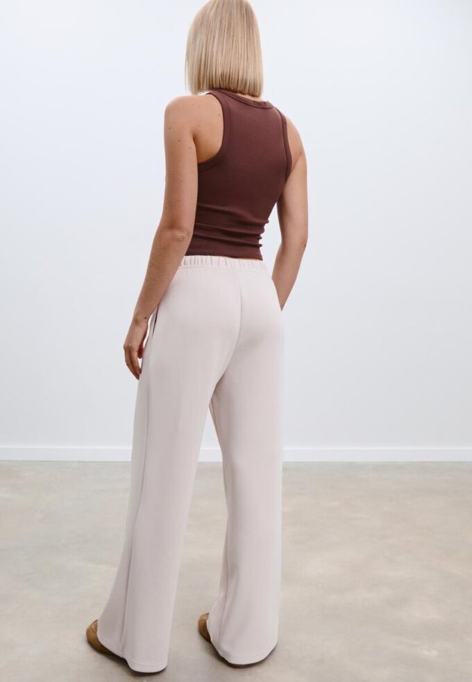 Soft Touch-Jogginghose mit Wide Leg und Nahtdetail vorne Soft Touch-Jogginghose mit Wide Leg und Nahtdetail vorne