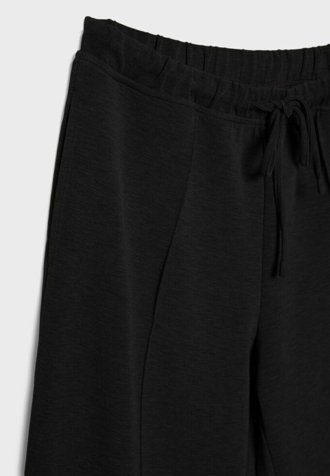 Soft Touch-Jogginghose mit Wide Leg und Nahtdetail vorne Soft Touch-Jogginghose mit Wide Leg und Nahtdetail vorne