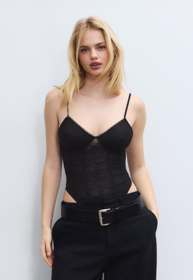Spitzenbodysuit mit Trägern Spitzenbodysuit mit Trägern