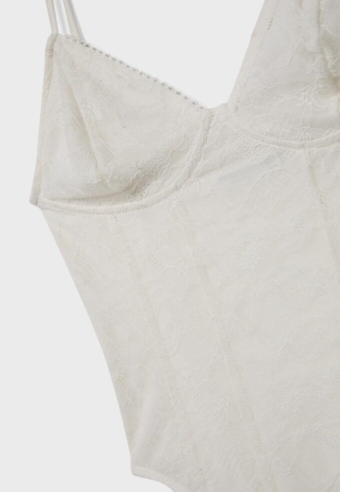 Spitzenbodysuit mit Trägern Spitzenbodysuit mit Trägern