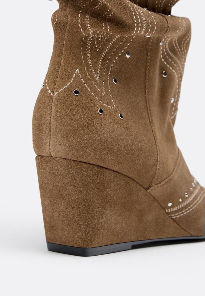 Stiefel mit Keilschuhen aus Leder