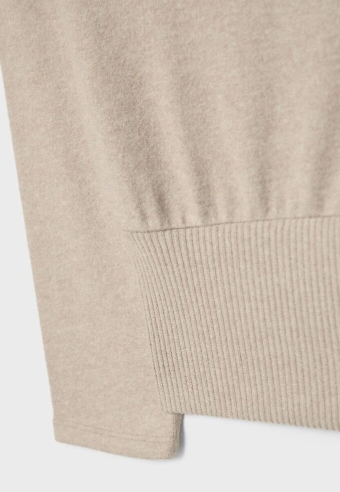 Strick-T-Shirt mit U-Boot-Ausschnitt und Bindegürtel Strick-T-Shirt mit U-Boot-Ausschnitt und Bindegürtel