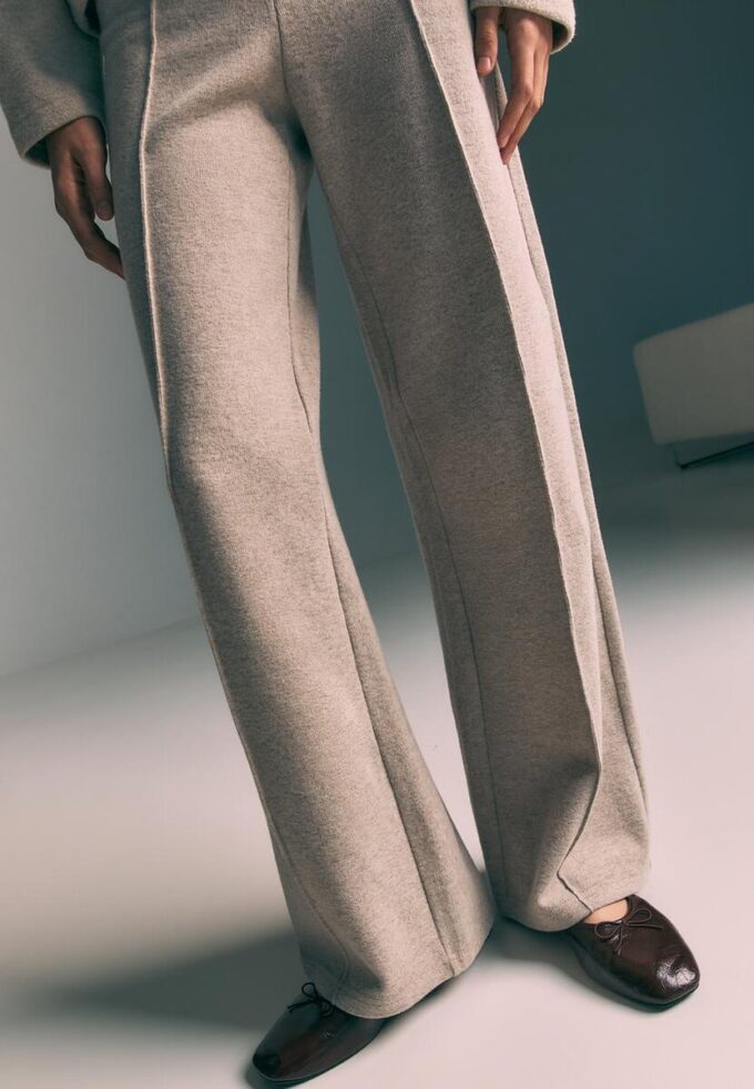 Strickhose mit Nahtdetails