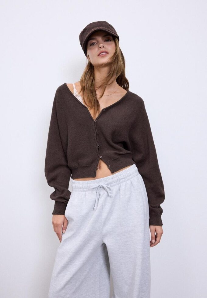 Strickjacke mit Fledermausärmeln Strickjacke mit Fledermausärmeln
