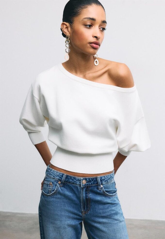Strickpullover mit asymmetrischem, geripptem Saum