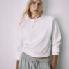 Strickpullover mit gepolsterten Schultern Strickpullover mit gepolsterten Schultern