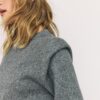 Strickpullover mit gepolsterten Schultern Strickpullover mit gepolsterten Schultern