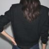 Strickpullover mit gepolsterten Schultern Strickpullover mit gepolsterten Schultern