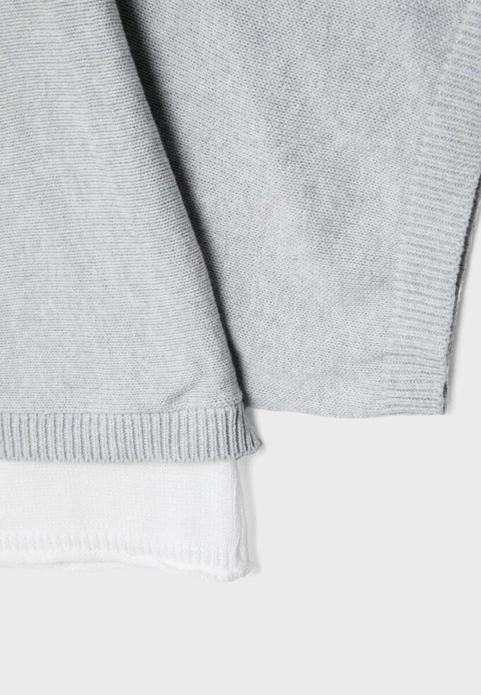 Strickpullover mit U-Boot-Ausschnitt und Überlagerung