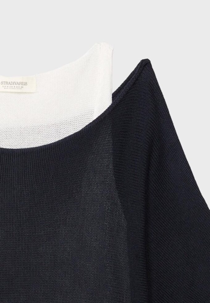 Strickpullover mit U-Boot-Ausschnitt und Überlagerung
