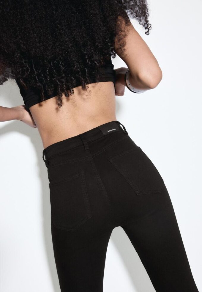 Super-High-Waist-Jeans Super-High-Waist-Jeans