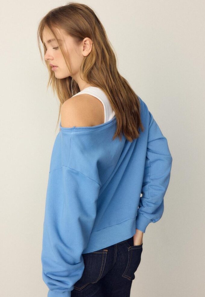 Sweatshirt mit U-Boot-Ausschnitt und Strassflügeln