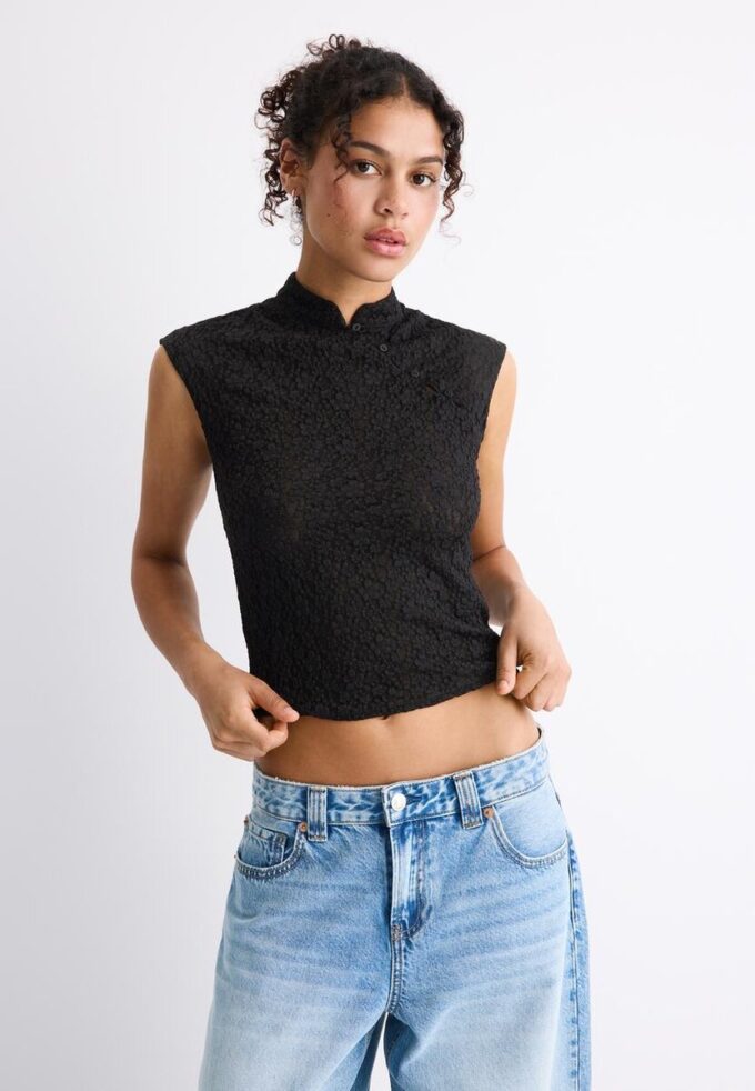 T-Shirt im Qipao-Stil aus Spitze T-Shirt im Qipao-Stil aus Spitze