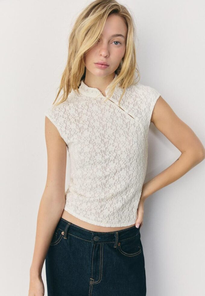 T-Shirt im Qipao-Stil aus Spitze T-Shirt im Qipao-Stil aus Spitze