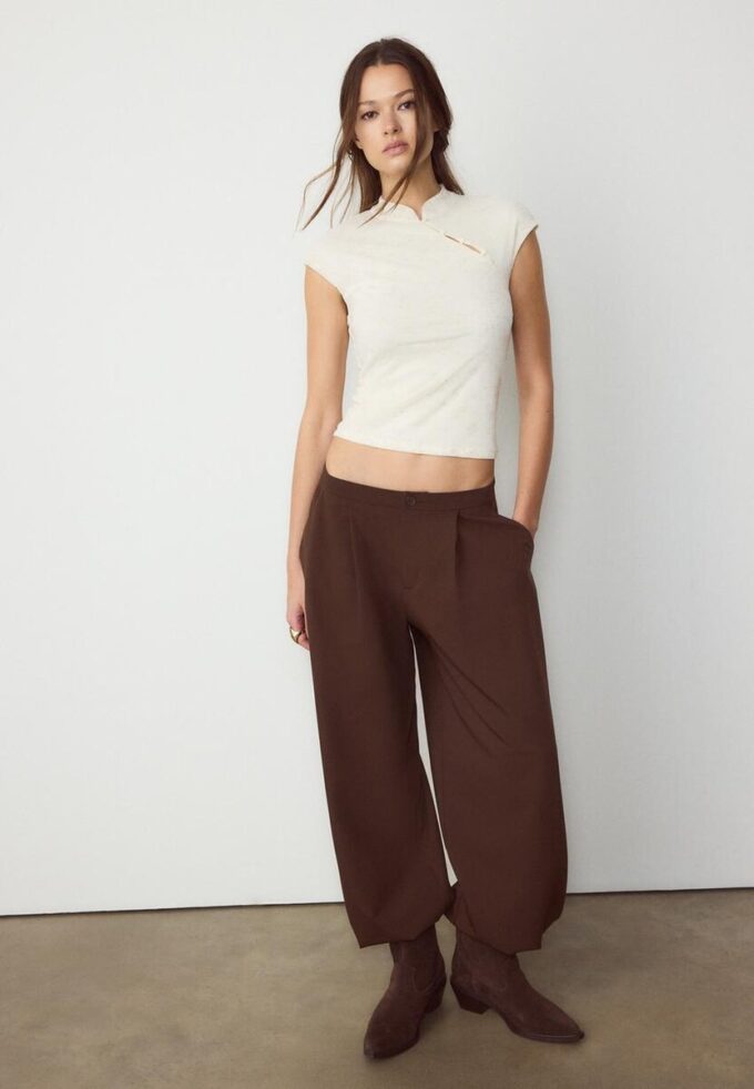 T-Shirt im Qipao-Stil mit Flockdruck T-Shirt im Qipao-Stil mit Flockdruck