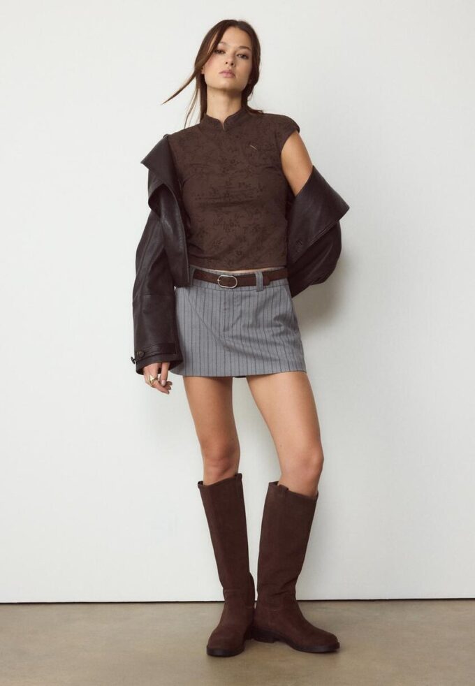T-Shirt im Qipao-Stil mit Flockdruck T-Shirt im Qipao-Stil mit Flockdruck