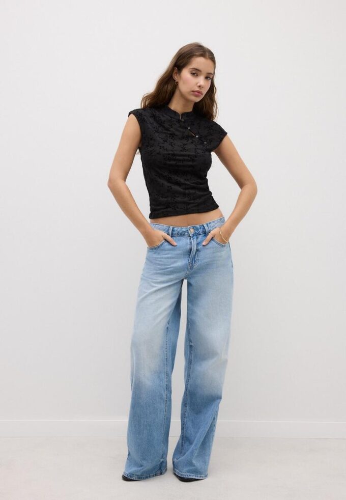 T-Shirt im Qipao-Stil mit Flockdruck T-Shirt im Qipao-Stil mit Flockdruck