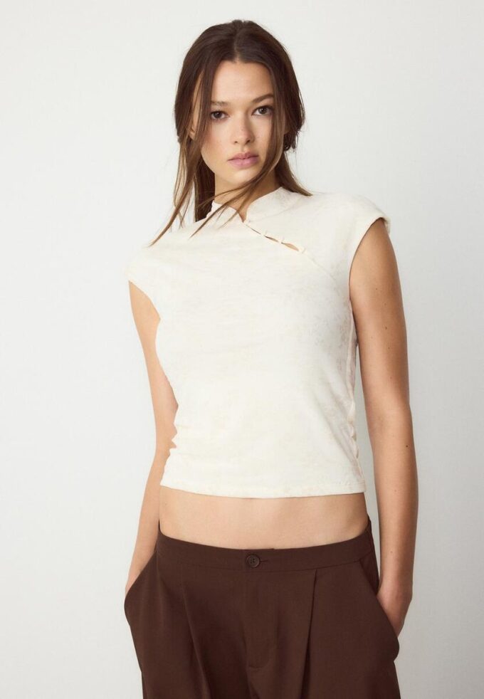T-Shirt im Qipao-Stil mit Flockdruck T-Shirt im Qipao-Stil mit Flockdruck