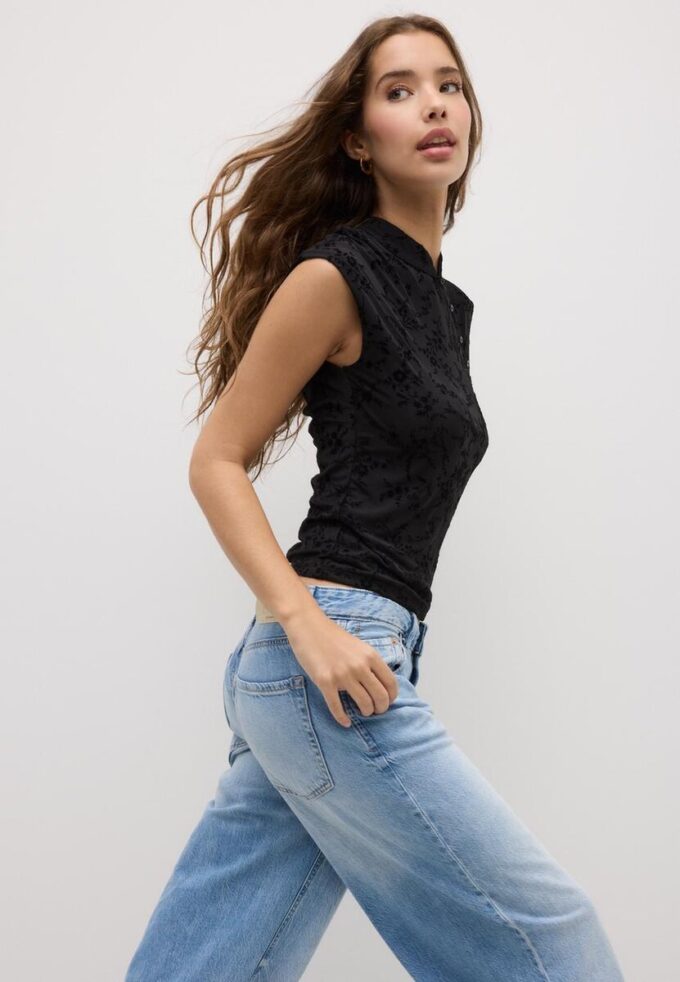 T-Shirt im Qipao-Stil mit Flockdruck T-Shirt im Qipao-Stil mit Flockdruck