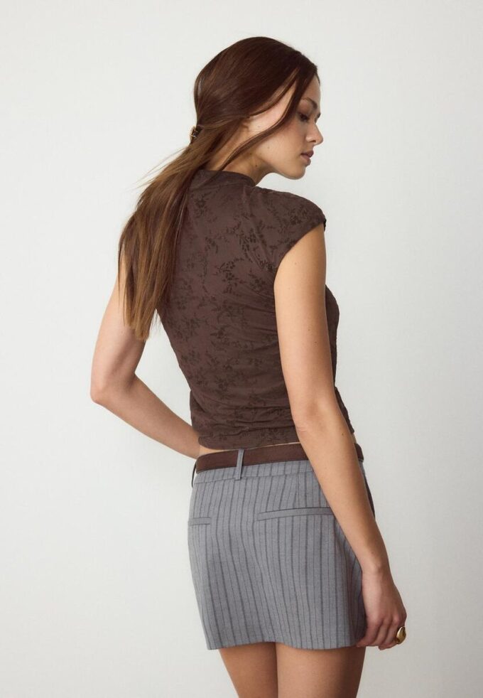 T-Shirt im Qipao-Stil mit Flockdruck T-Shirt im Qipao-Stil mit Flockdruck