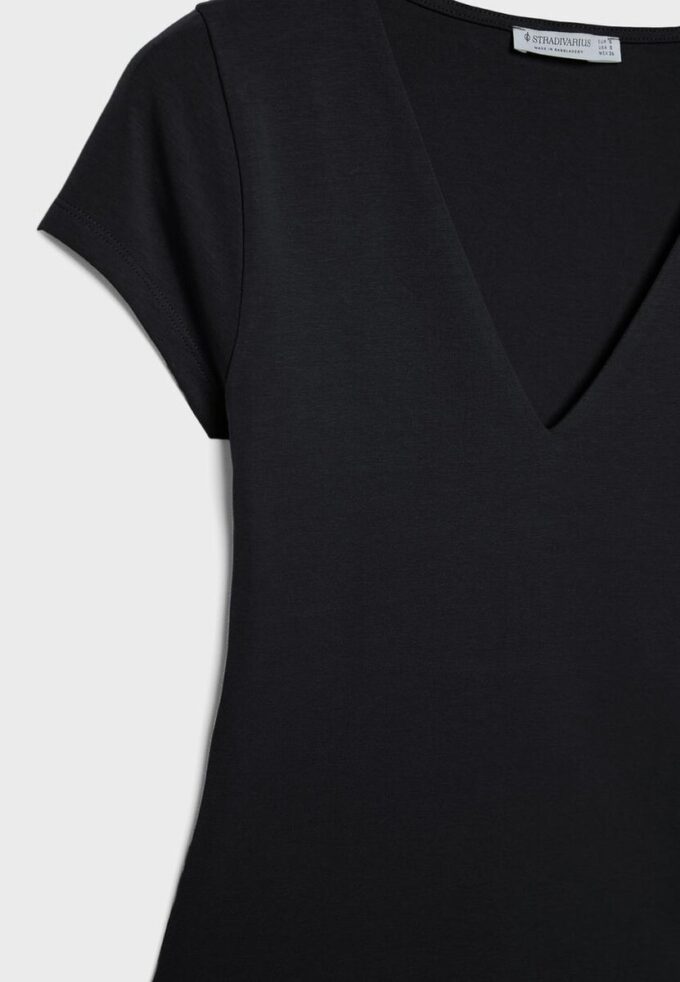 T-Shirt mit V-Ausschnitt und kurzen Ärmeln