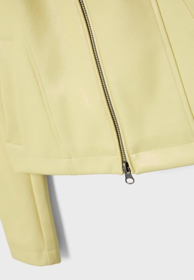 Taillierte Jacke in Lederoptik