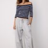 Taillierter gestreifter Strickpullover