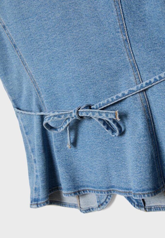 Tailliertes Denim-Oberteil Tailliertes Denim-Oberteil