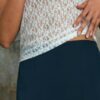 Tailliertes T-Shirt mit Spitze und grafischem Detail