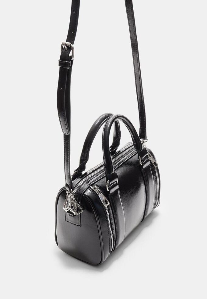 Tasche in Lederoptik mit Reißverschlüssen