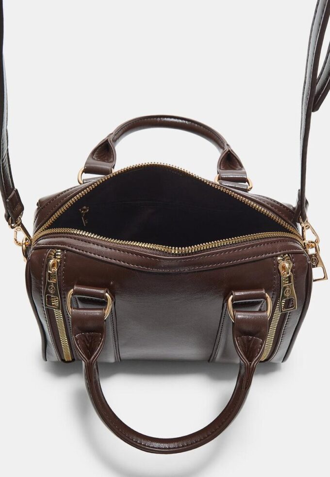 Tasche in Lederoptik mit Reißverschlüssen