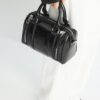 Tasche in Lederoptik mit Reißverschlüssen