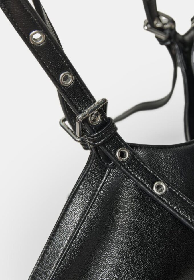Tragetasche mit Mini-Schnallendetail