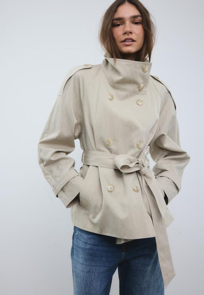 Trenchcoat mit hohem Kragen