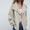 Trenchcoat mit hohem Kragen